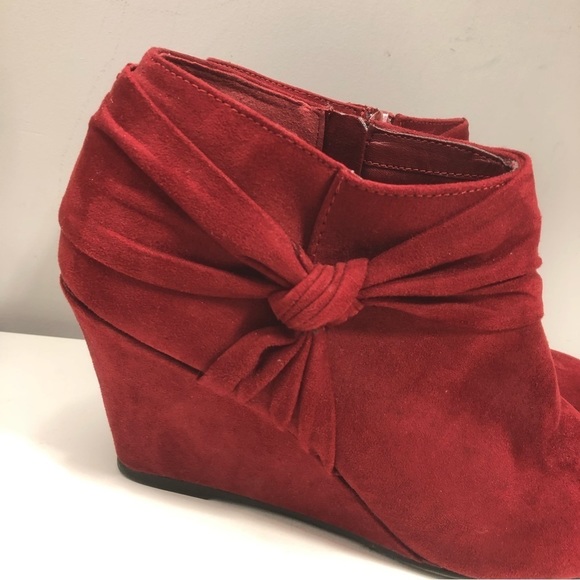 CL by Chinese Laundry Knot Wedge Ankle Bootie, size 10 - Picture 2 of 9